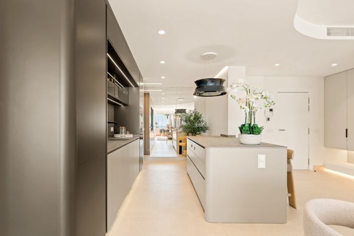 Image No.19-3 Bed Property for sale