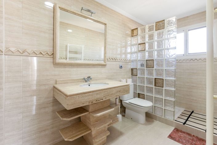 Image No.17-5 Bed Villa for sale