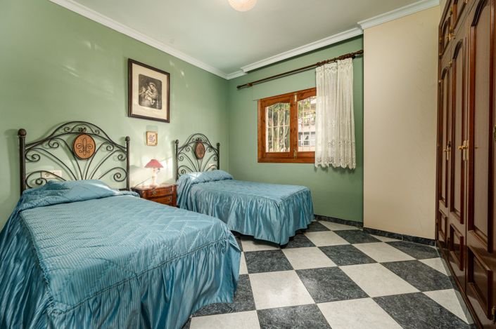 Image No.2-2 Bed Property for sale