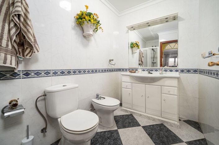 Image No.9-2 Bed Property for sale