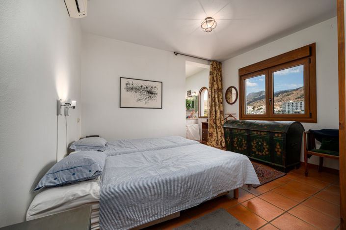 Image No.13-3 Bed Property for sale