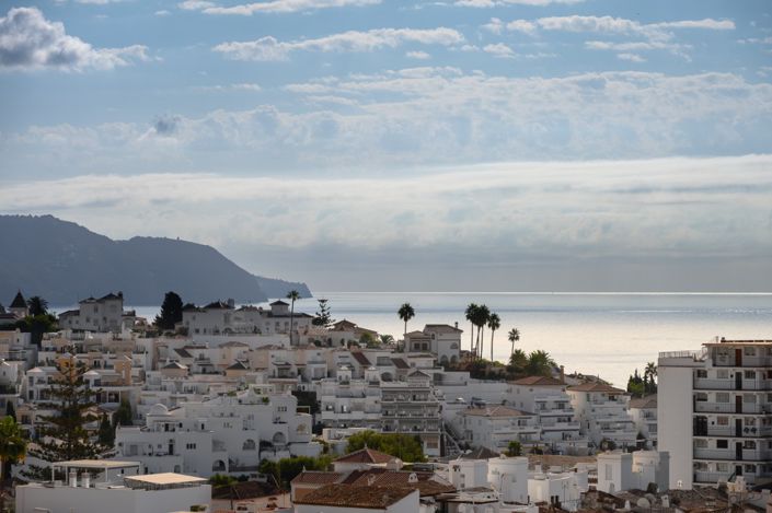 Image No.28-3 Bed Property for sale