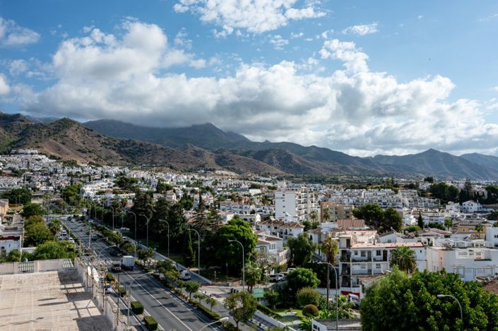 Image No.30-3 Bed Property for sale