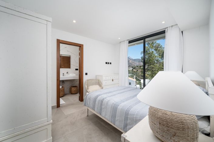 Image No.10-4 Bed Villa for sale