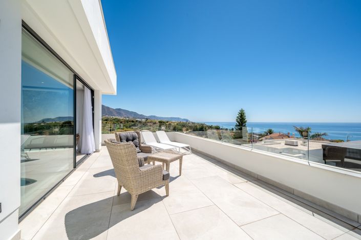 Image No.2-4 Bed Villa for sale