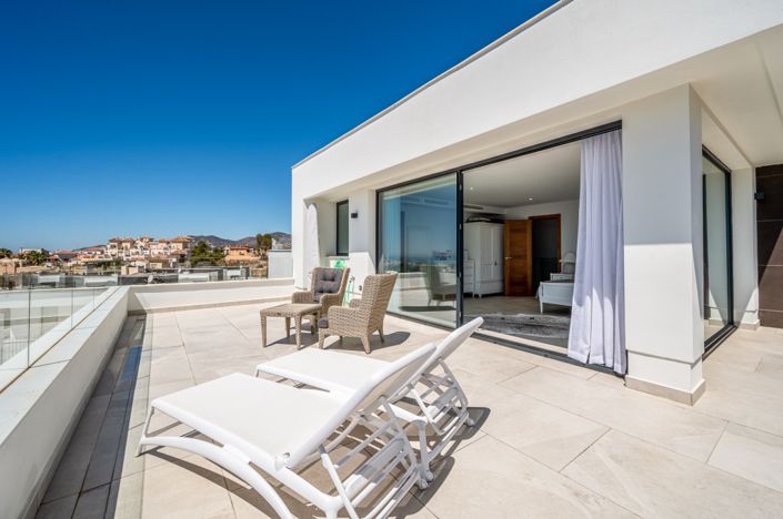 Image No.3-4 Bed Villa for sale