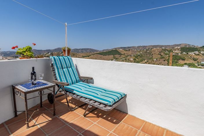 Image No.24-2 Bed Townhouse for sale