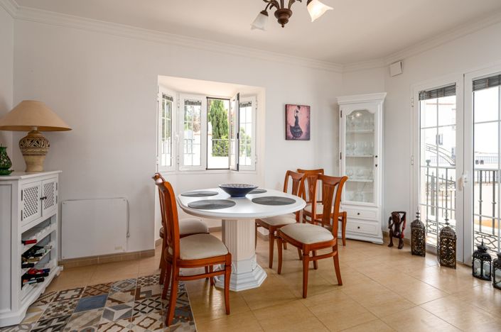 Image No.10-4 Bed Villa for sale