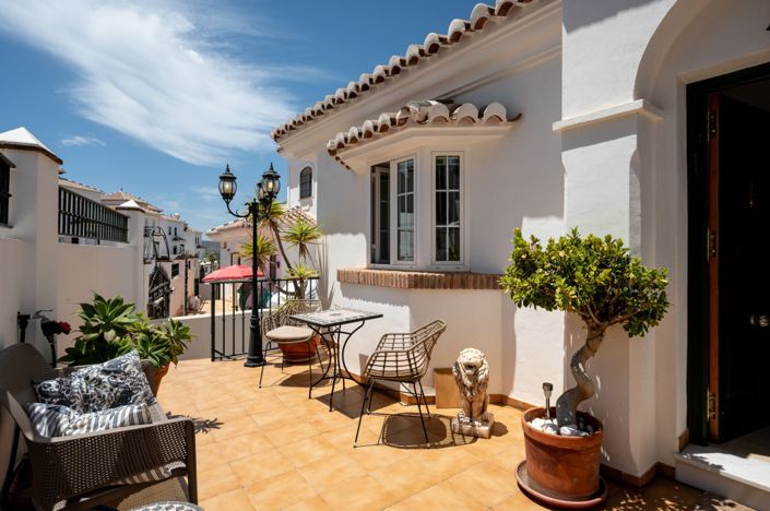 Image No.2-4 Bed Villa for sale