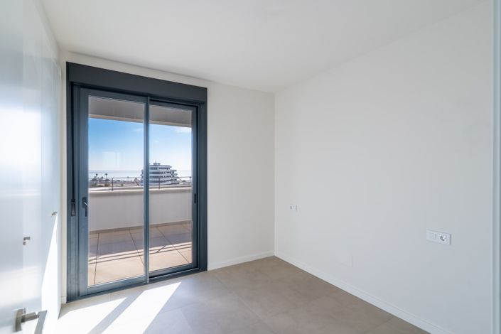 Image No.10-2 Bed Property for sale