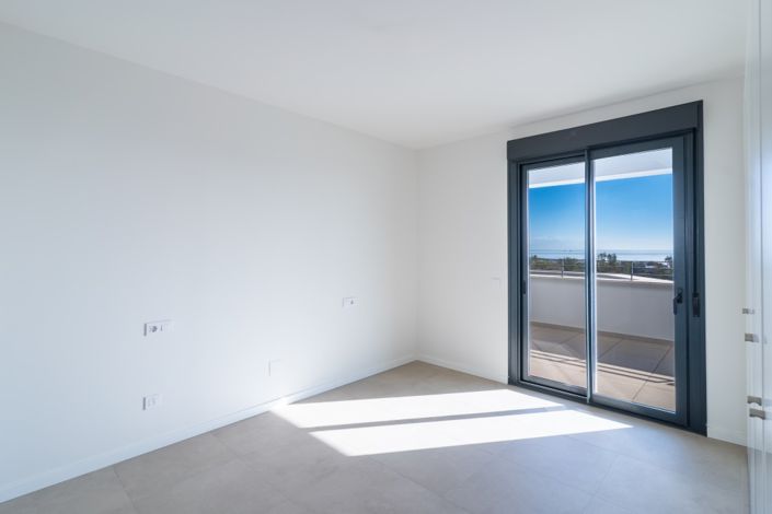 Image No.11-2 Bed Property for sale