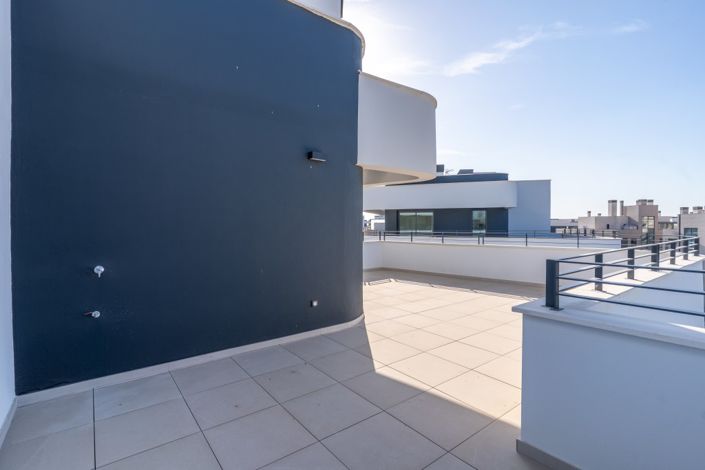 Image No.21-2 Bed Property for sale