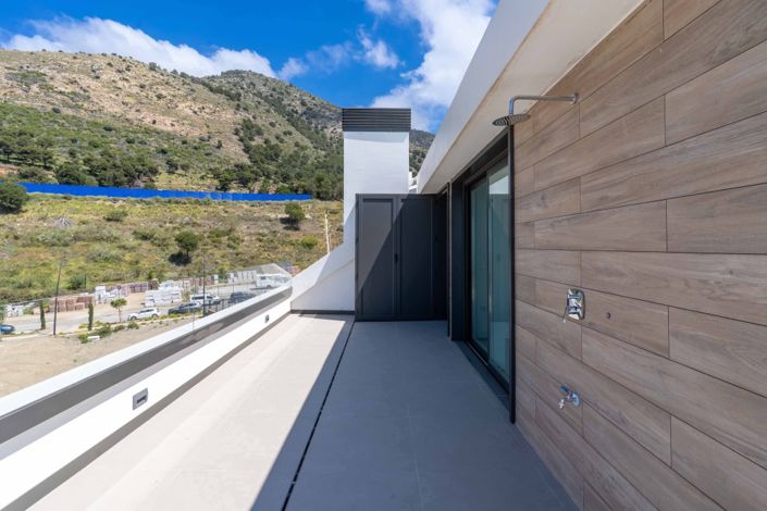 Image No.16-3 Bed Property for sale