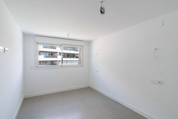 Image No.17-3 Bed Property for sale