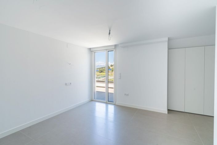 Image No.19-3 Bed Property for sale