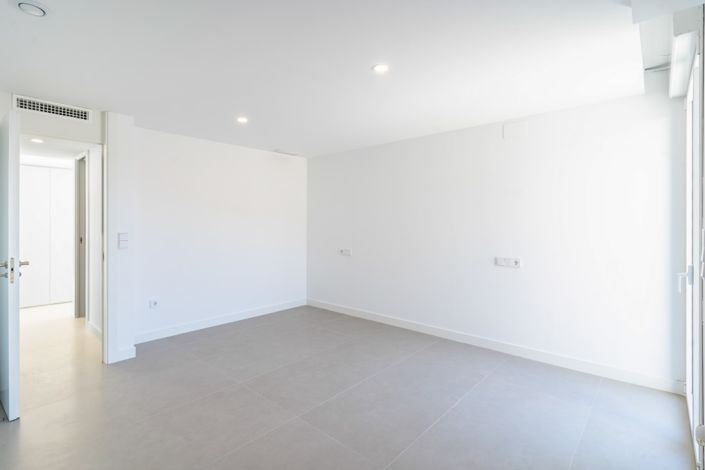 Image No.21-3 Bed Property for sale