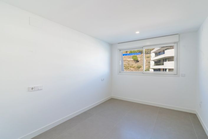 Image No.25-3 Bed Property for sale