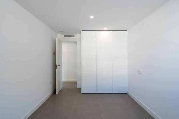 Image No.26-3 Bed Property for sale