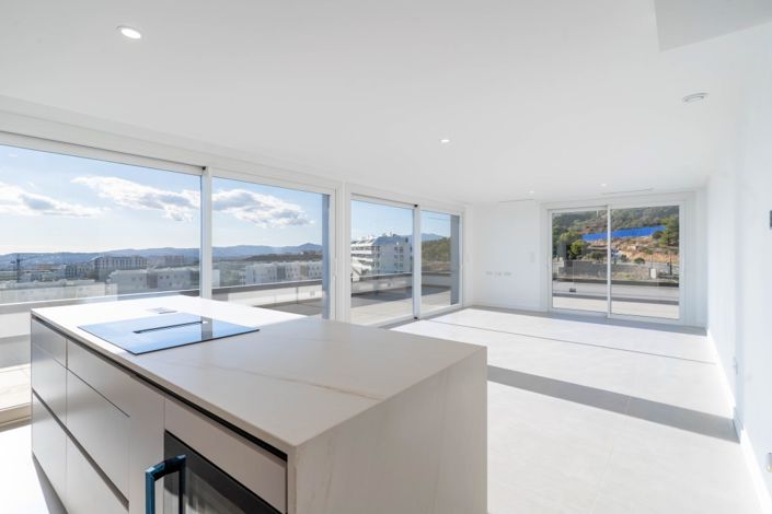 Image No.3-3 Bed Property for sale