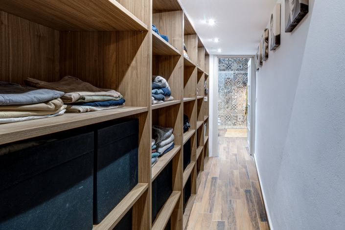 Image No.12-3 Bed Property for sale