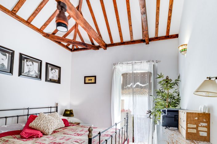 Image No.20-3 Bed Property for sale