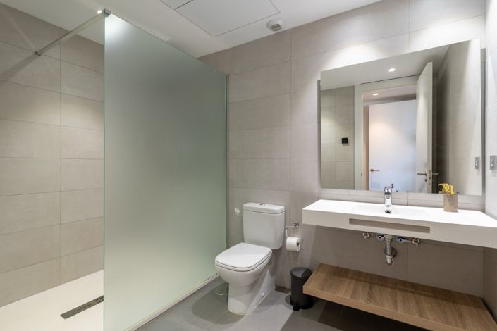 Image No.20-4 Bed Property for sale