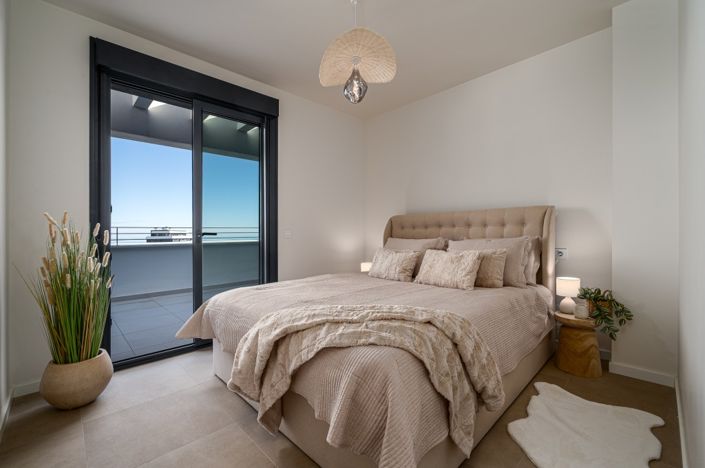 Image No.10-2 Bed Property for sale