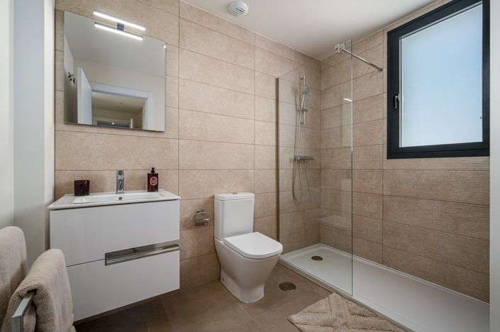 Image No.14-2 Bed Property for sale