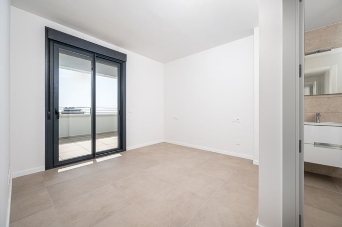 Image No.15-2 Bed Property for sale