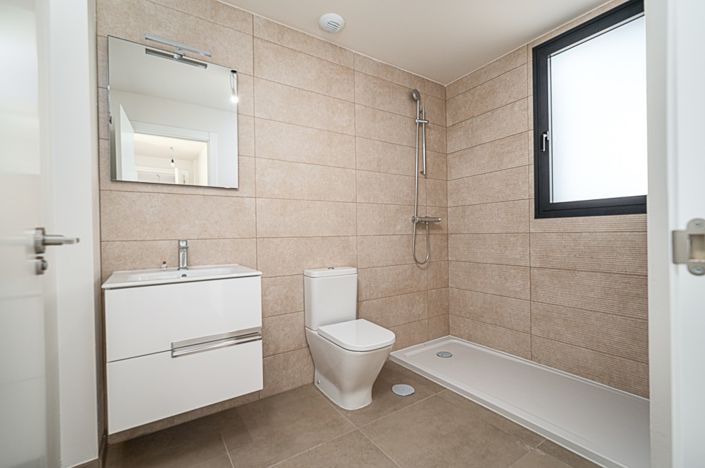 Image No.16-2 Bed Property for sale