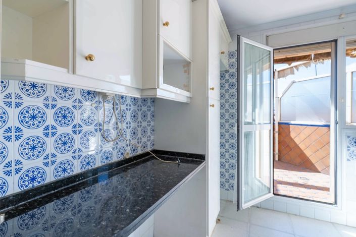 Image No.8-3 Bed Property for sale