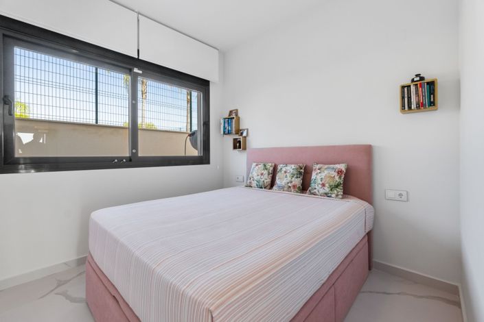 Image No.15-2 Bed Property for sale