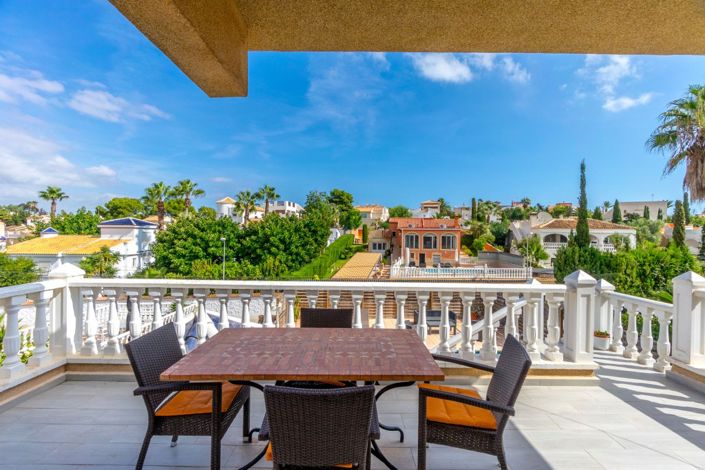 Image No.10-3 Bed Villa for sale