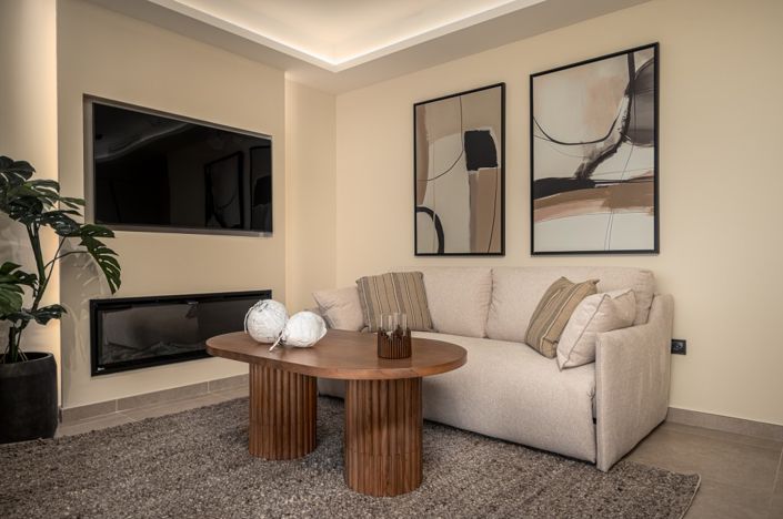 Image No.10-2 Bed Property for sale