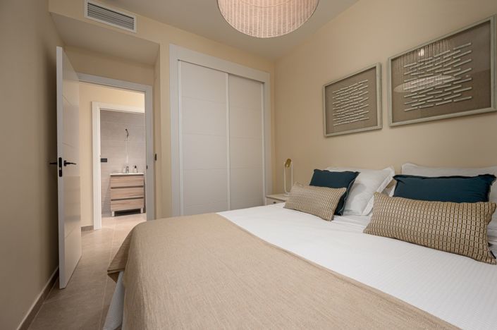 Image No.8-2 Bed Property for sale