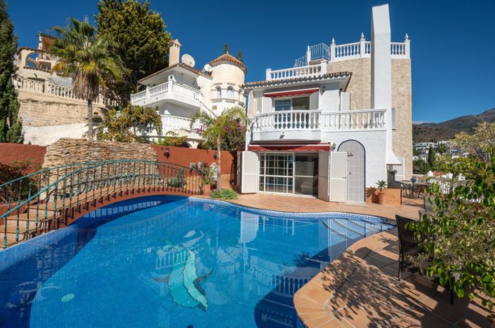 Image No.2-Villa de 4 chambres à vendre à Nerja