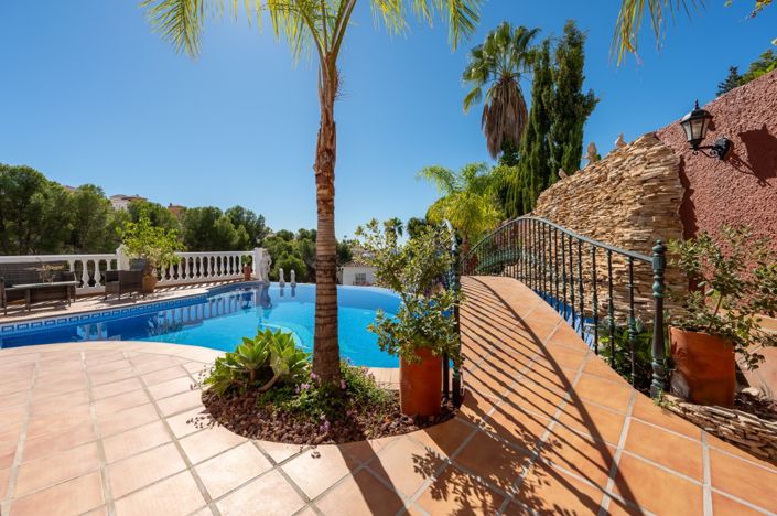 Image No.4-Villa de 4 chambres à vendre à Nerja