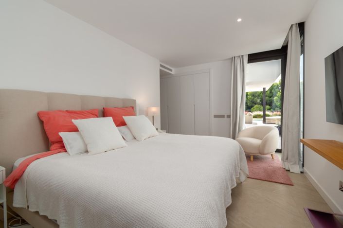 Image No.20-4 Bed Semi-Detached for sale