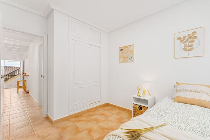 Image No.12-2 Bed Townhouse for sale