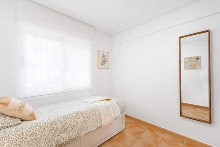 Image No.13-2 Bed Townhouse for sale