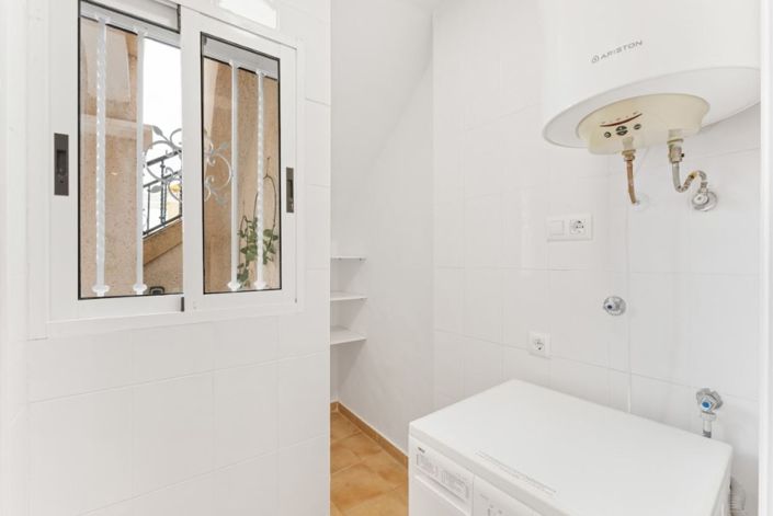 Image No.23-2 Bed Townhouse for sale