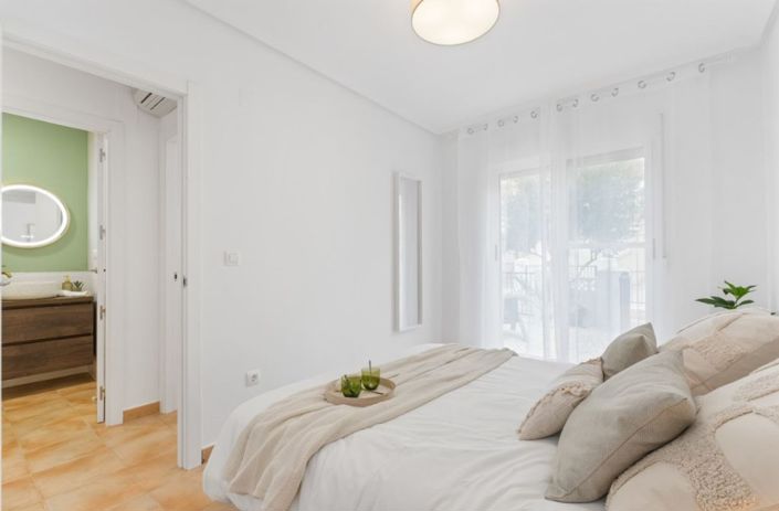 Image No.8-2 Bed Townhouse for sale