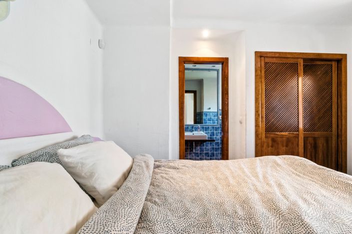 Image No.13-2 Bed Property for sale