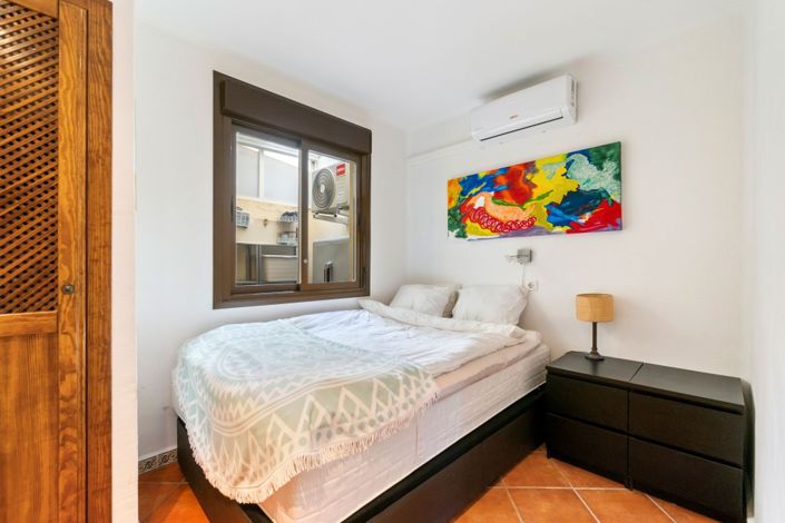 Image No.14-2 Bed Property for sale