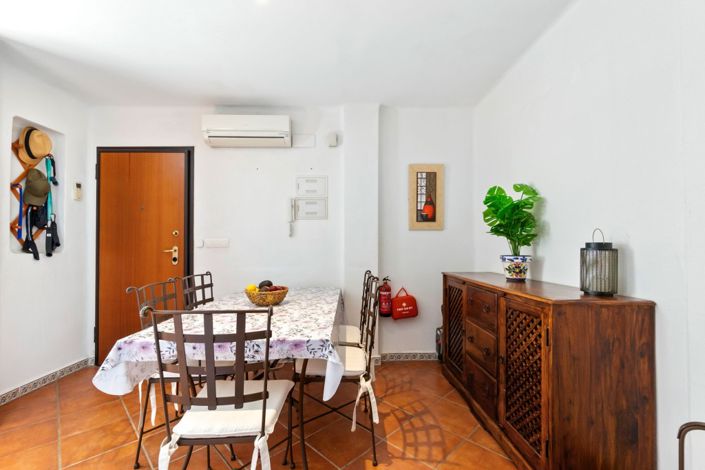 Image No.9-2 Bed Property for sale