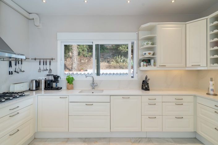 Image No.42-4 Bed Villa for sale