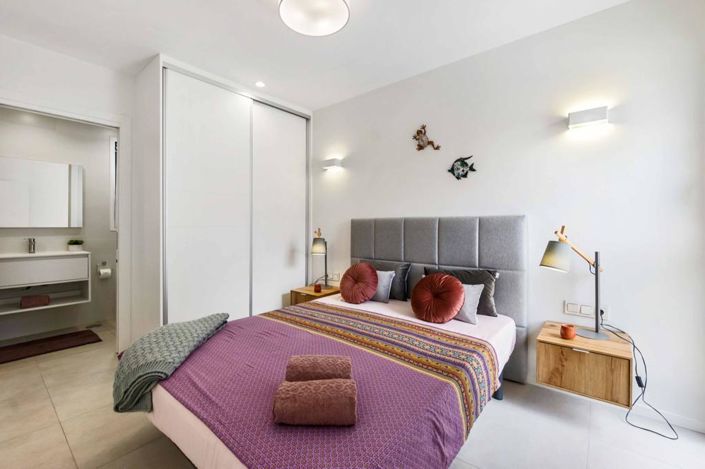 Image No.11-2 Bed Property for sale