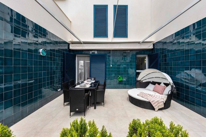 Image No.17-2 Bed Property for sale