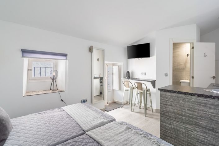 Image No.14-2 Bed Property for sale