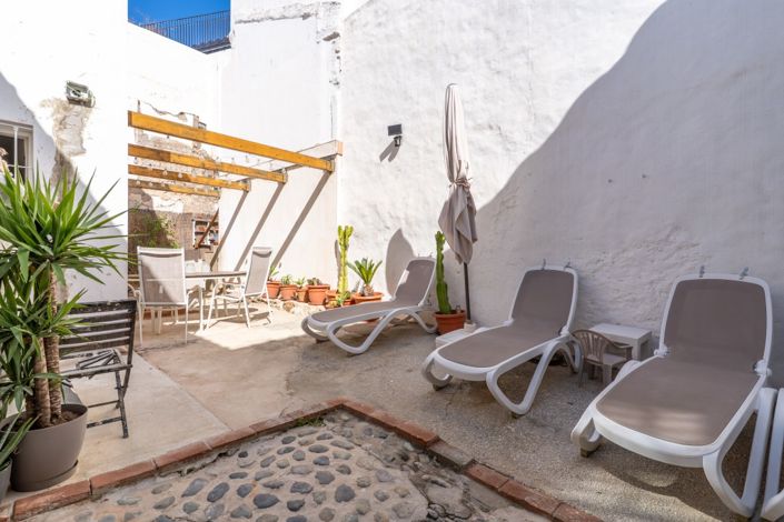 Image No.23-2 Bed Property for sale